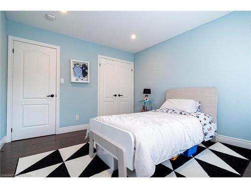 1621 Bayshire Drive, Oakville, ON - Indoor Photo Showing Bedroom