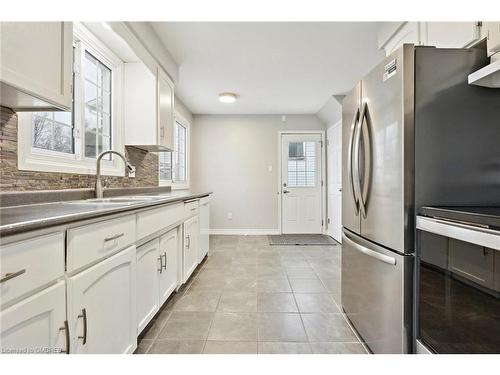 33 Upton Cres Crescent, Guelph, ON - Indoor Photo Showing Kitchen With Double Sink