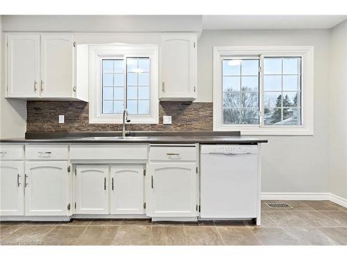 33 Upton Cres Crescent, Guelph, ON - Indoor Photo Showing Kitchen