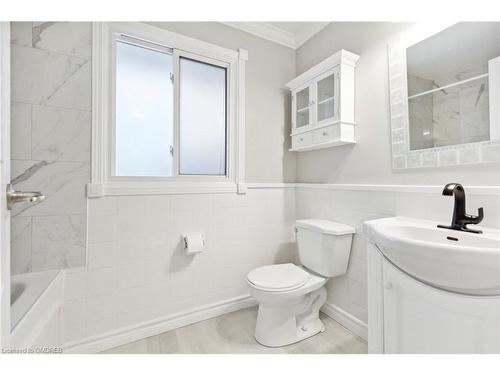 33 Upton Cres Crescent, Guelph, ON - Indoor Photo Showing Bathroom