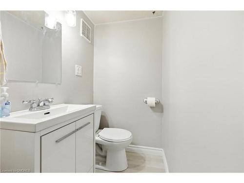 33 Upton Cres Crescent, Guelph, ON - Indoor Photo Showing Bathroom