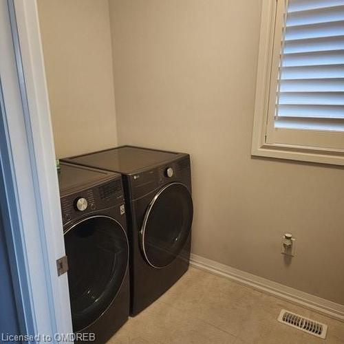 9323 White Oak Avenue, Niagara Falls, ON - Indoor Photo Showing Laundry Room