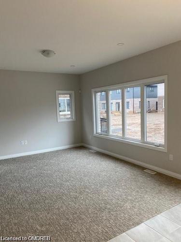 9323 White Oak Avenue, Niagara Falls, ON - Indoor Photo Showing Other Room