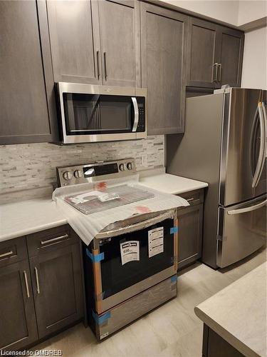 9323 White Oak Avenue, Niagara Falls, ON - Indoor Photo Showing Kitchen