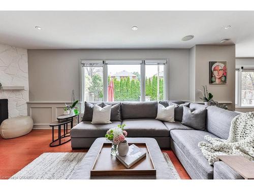 2108 Schoolmaster Circle, Oakville, ON - Indoor Photo Showing Living Room