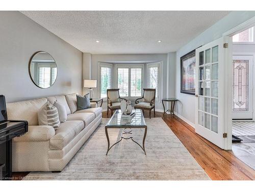 2108 Schoolmaster Circle, Oakville, ON - Indoor Photo Showing Living Room