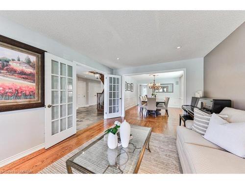 2108 Schoolmaster Circle, Oakville, ON - Indoor Photo Showing Living Room