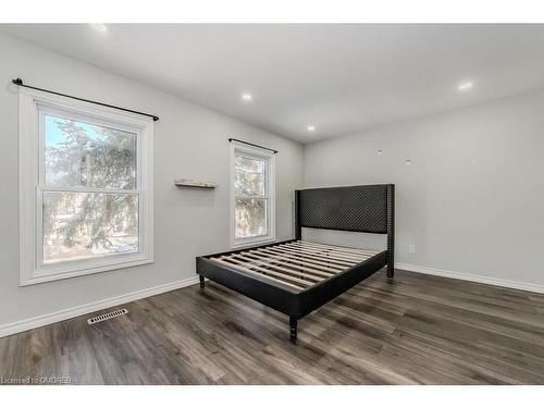 77 Timberlane Crescent, Kitchener, ON - Indoor Photo Showing Bedroom