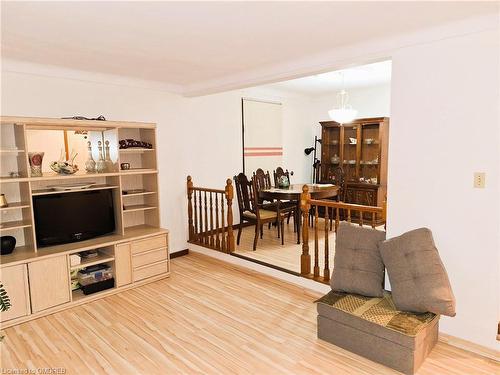 21 Drury Crescent, St. Catharines, ON - Indoor Photo Showing Living Room