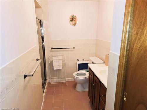 21 Drury Crescent, St. Catharines, ON - Indoor Photo Showing Bathroom