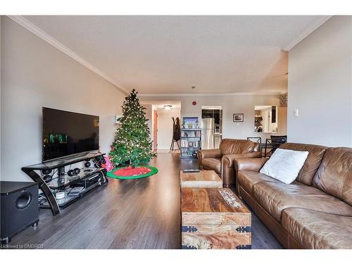 406-151 Robinson Street, Oakville, ON - Indoor Photo Showing Living Room