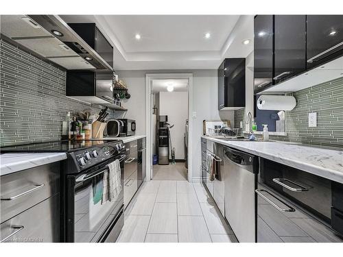 406-151 Robinson Street, Oakville, ON - Indoor Photo Showing Kitchen With Stainless Steel Kitchen With Upgraded Kitchen