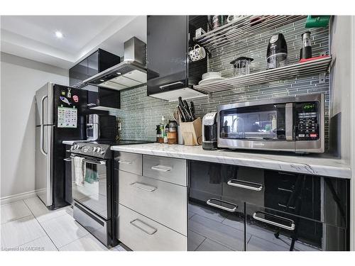 406-151 Robinson Street, Oakville, ON - Indoor Photo Showing Kitchen