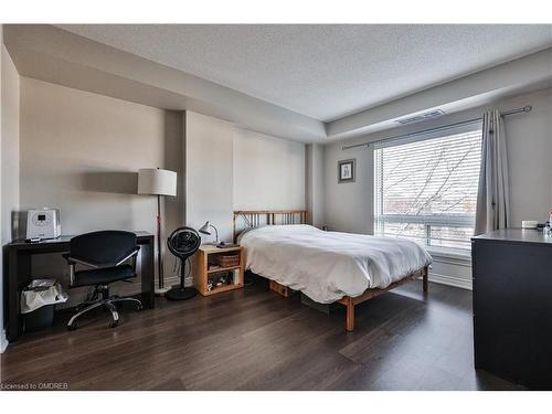 406-151 Robinson Street, Oakville, ON - Indoor Photo Showing Bedroom