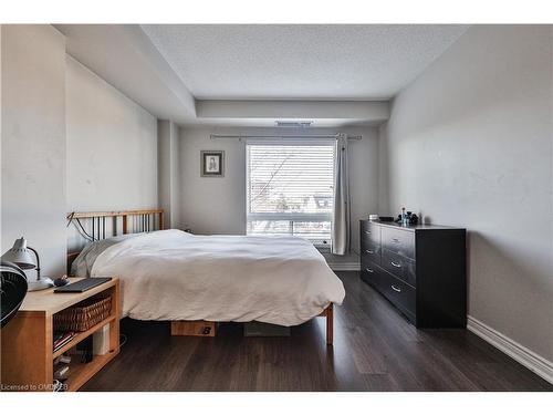 406-151 Robinson Street, Oakville, ON - Indoor Photo Showing Bedroom