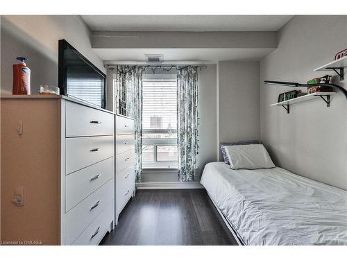 406-151 Robinson Street, Oakville, ON - Indoor Photo Showing Bedroom