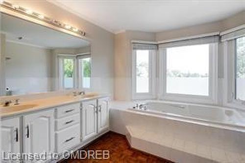 1404 The Links Drive, Oakville, ON - Indoor Photo Showing Bathroom