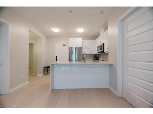 316-50 Kaitting Trail, Oakville, ON - Indoor Photo Showing Kitchen