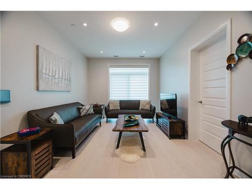 316-50 Kaitting Trail, Oakville, ON - Indoor Photo Showing Living Room