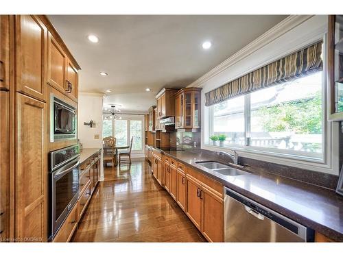 1386 Hixon Street, Oakville, ON - Indoor Photo Showing Kitchen With Double Sink