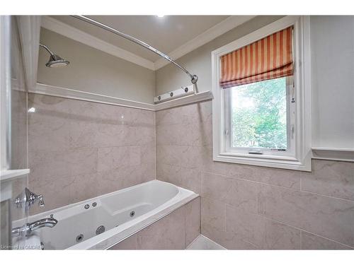 1386 Hixon Street, Oakville, ON - Indoor Photo Showing Bathroom