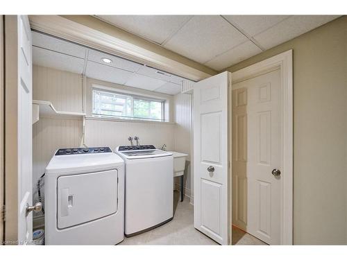 1386 Hixon Street, Oakville, ON - Indoor Photo Showing Laundry Room