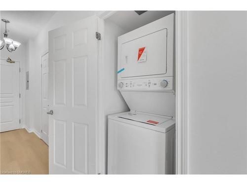 102-16 Dallimore Circle, Toronto, ON - Indoor Photo Showing Laundry Room