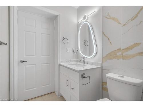 102-16 Dallimore Circle, Toronto, ON - Indoor Photo Showing Bathroom