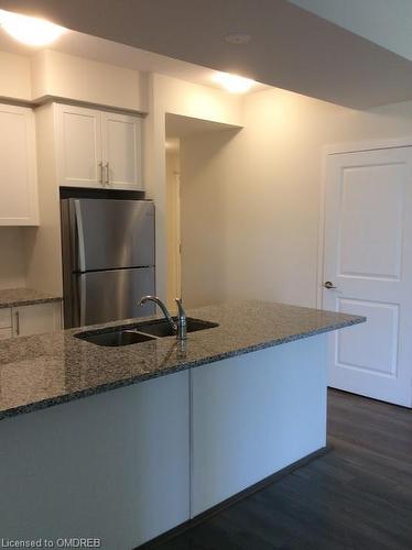 206-2370 Khalsa Gate, Oakville, ON - Indoor Photo Showing Kitchen With Double Sink