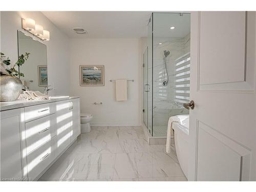 90 Spicer Street, Fergus, ON - Indoor Photo Showing Bathroom