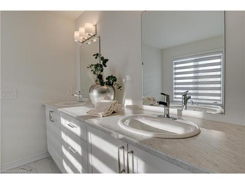 90 Spicer Street, Fergus, ON - Indoor Photo Showing Bathroom