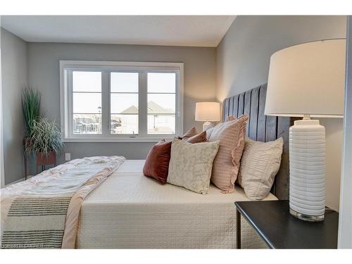 90 Spicer Street, Fergus, ON - Indoor Photo Showing Bedroom