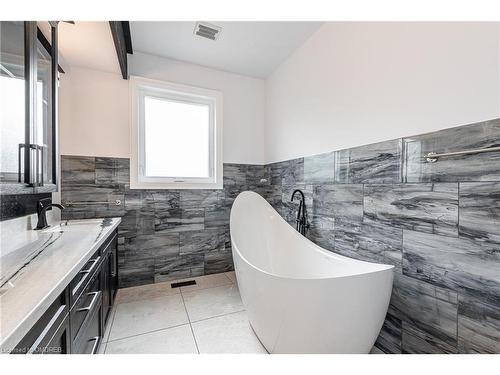 20 Tasker Street, St. Catharines, ON - Indoor Photo Showing Bathroom