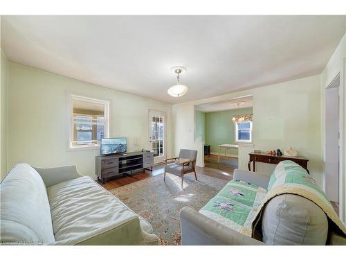 47 Stewart Street, Oakville, ON - Indoor Photo Showing Living Room