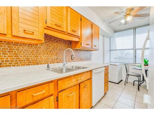 404-81 Church Street, Kitchener, ON - Indoor Photo Showing Kitchen With Double Sink