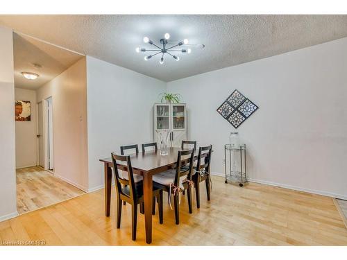 404-81 Church Street, Kitchener, ON - Indoor Photo Showing Dining Room