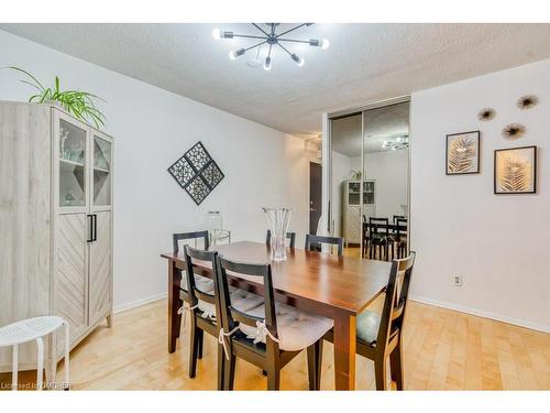 404-81 Church Street, Kitchener, ON - Indoor Photo Showing Dining Room