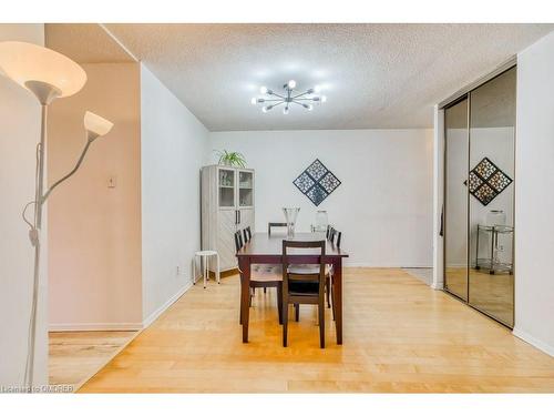 404-81 Church Street, Kitchener, ON - Indoor Photo Showing Dining Room