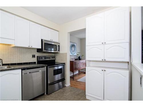 6-79 Braeheid Avenue Avenue, Waterdown, ON - Indoor Photo Showing Kitchen With Stainless Steel Kitchen