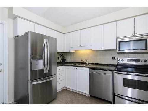 6-79 Braeheid Avenue Avenue, Waterdown, ON - Indoor Photo Showing Kitchen With Stainless Steel Kitchen With Double Sink