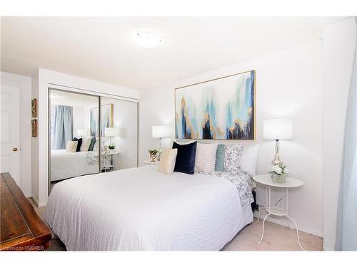 6-79 Braeheid Avenue Avenue, Waterdown, ON - Indoor Photo Showing Bedroom