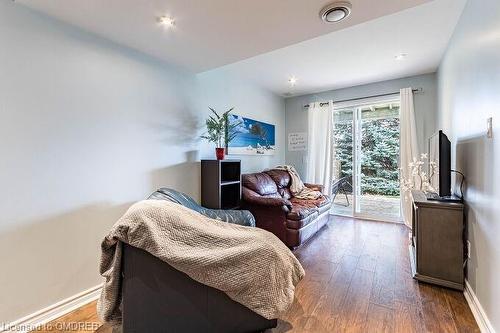 554 Dansbury Drive, Waterloo, ON - Indoor Photo Showing Living Room