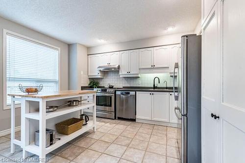 554 Dansbury Drive, Waterloo, ON - Indoor Photo Showing Kitchen With Stainless Steel Kitchen