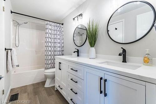 554 Dansbury Drive, Waterloo, ON - Indoor Photo Showing Bathroom