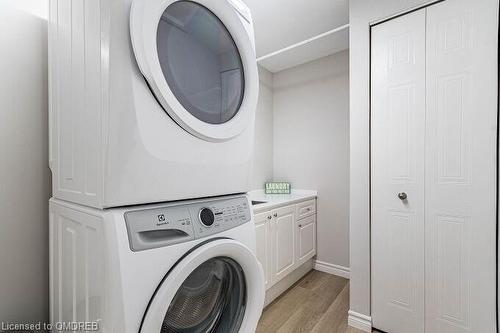 554 Dansbury Drive, Waterloo, ON - Indoor Photo Showing Laundry Room