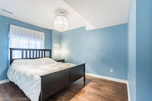 554 Dansbury Drive, Waterloo, ON - Indoor Photo Showing Bedroom