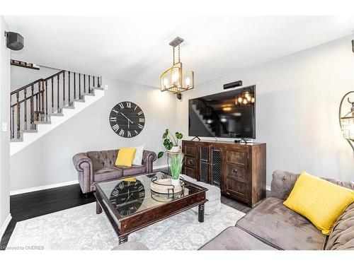 8788 Dogwood Crescent, Niagara Falls, ON - Indoor Photo Showing Living Room