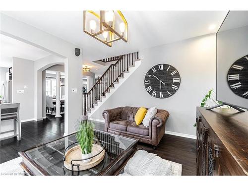 8788 Dogwood Crescent, Niagara Falls, ON - Indoor Photo Showing Living Room