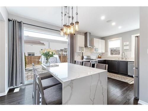 8788 Dogwood Crescent, Niagara Falls, ON - Indoor Photo Showing Kitchen With Upgraded Kitchen