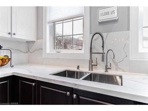 8788 Dogwood Crescent, Niagara Falls, ON - Indoor Photo Showing Kitchen With Double Sink